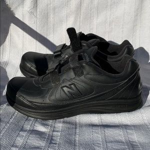 New Balance Velcro Sneakers - Black